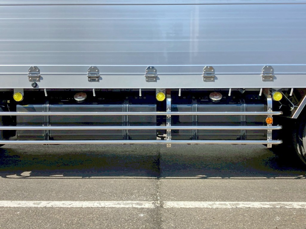 燃料タンクは300Lと200Lが付いています。|日野 プロフィア 2KG-FW1AHCの写真19