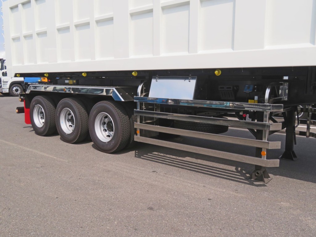 サイドバンパー・サイドバンパーステー・リアフェンダーはステンレス製です。|コダイラ KFL32改の写真12