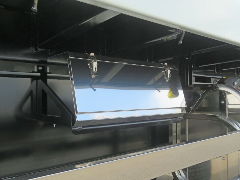 工具箱付きです。(ステンレス製です)|コダイラ KFL32改の写真17