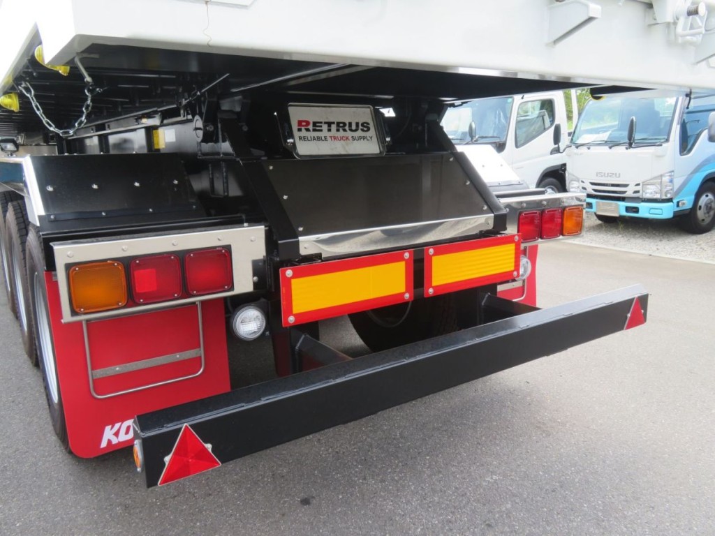 リア周りにステンレスが使われています。|コダイラ KFL32改の写真20