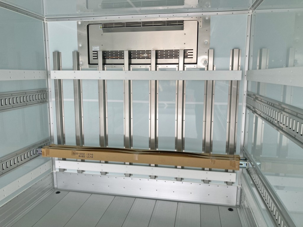 冷凍機の吹き出し口です。|日野 レンジャー 2KG-FD2ABG(2WD)の写真14