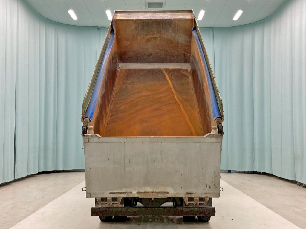 床は鉄板です。|日野 プロフィア 2DG-FS1AGAの写真9