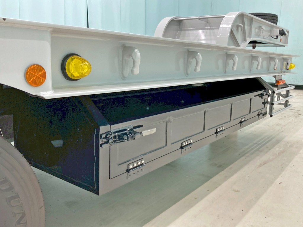 運転席側にりん木入れが付いています。|トレクス  PLR229AZの写真21