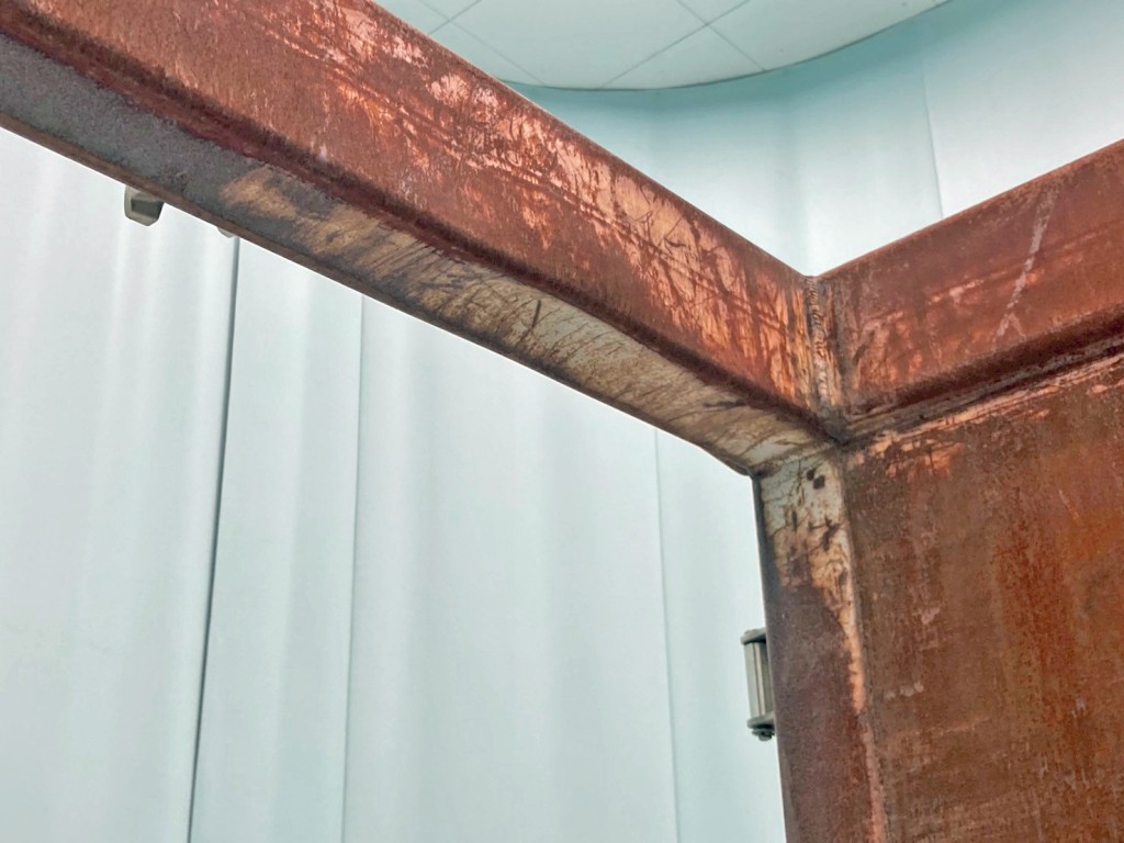 門口助手席側下部にヘコミがあります。|トレクス  NCCTB34081の写真13