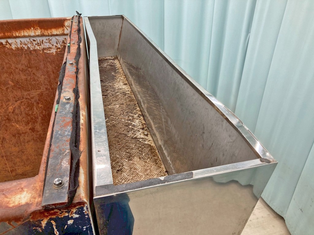 シートデッキの状態です。(少々曲がりがあります)|トレクス  NCCTB34081の写真18