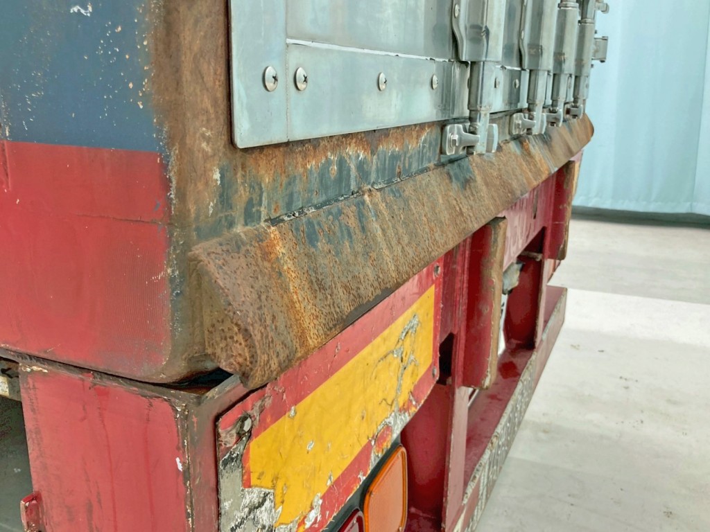 リヤレールの所々にヘコミがあります。(助手席側)|トレクス  NCCTB34081の写真22