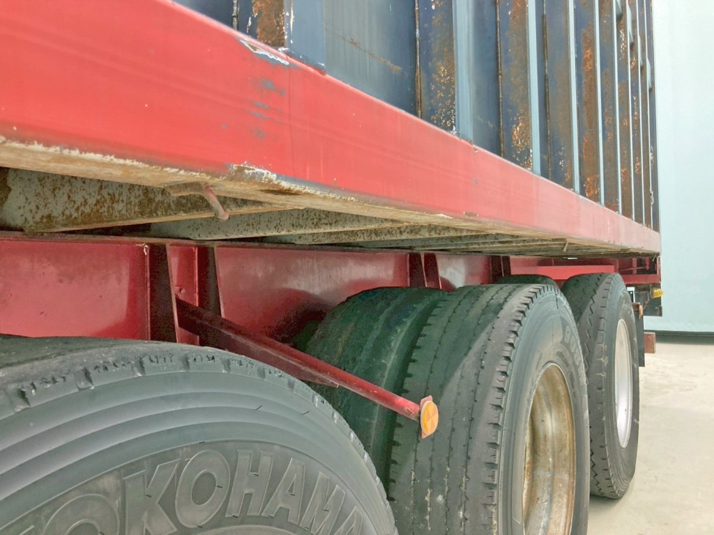 助手席側後方のロープフックに曲がりがあります。|トレクス  NCCTB34081の写真27