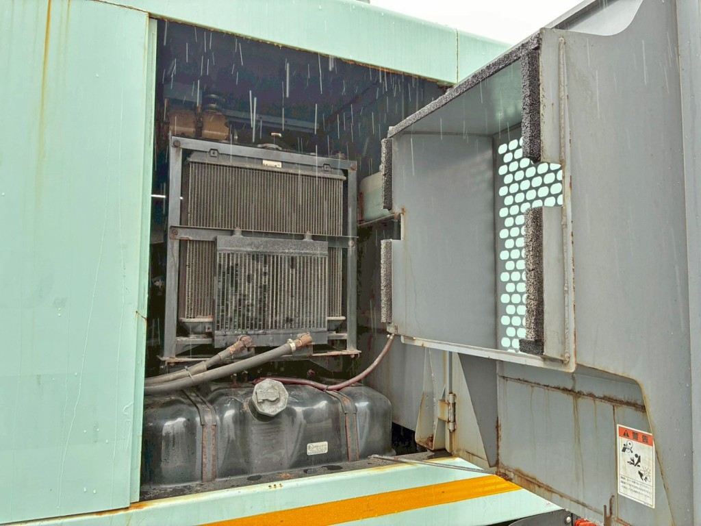 助手席側内部の状態です。|いすゞ フォワード 2PG-FTR90V2改の写真24