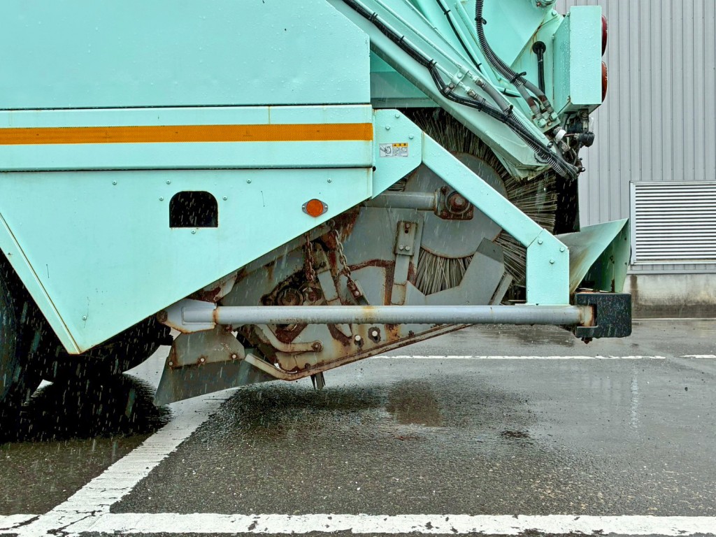 主ブラシ格納時の状態です。|いすゞ フォワード 2PG-FTR90V2改の写真30