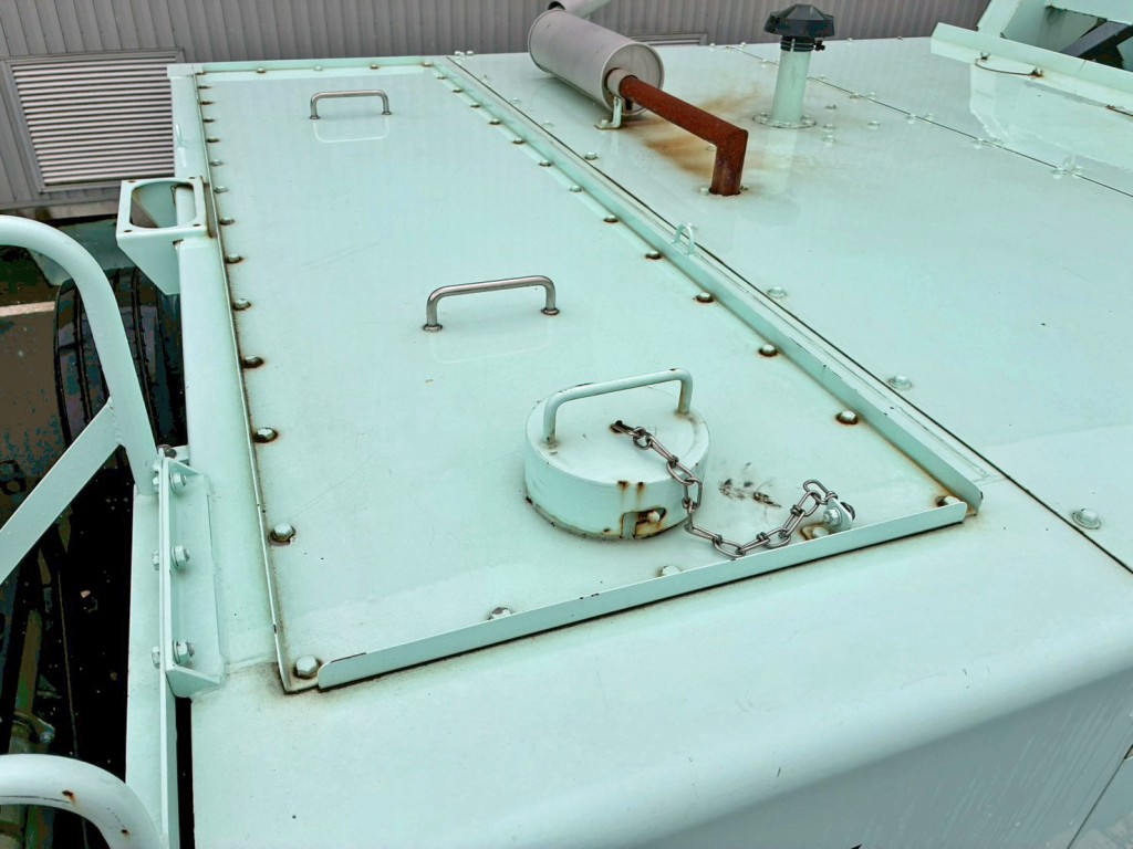 水タンクです。|いすゞ フォワード 2PG-FTR90V2改の写真32