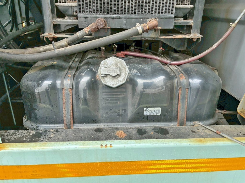 燃料タンクは100Lです。|いすゞ フォワード 2PG-FTR90V2改の写真36
