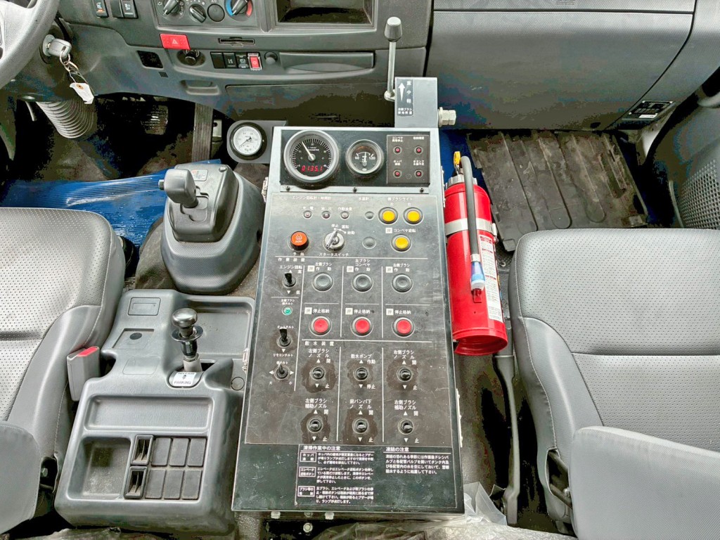 上物の操作スイッチです。|いすゞ フォワード 2PG-FTR90V2改の写真38