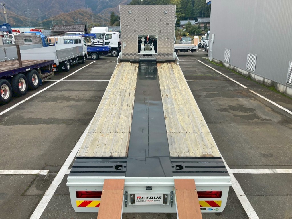 床は左右板張りです。|三菱 スーパーグレート 2PG-FV80VYの写真9