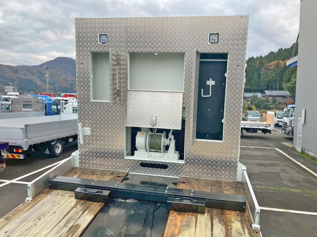 プロテクターにレバーブロック掛け付きの物入れが付いています。|三菱 スーパーグレート 2PG-FV80VYの写真11