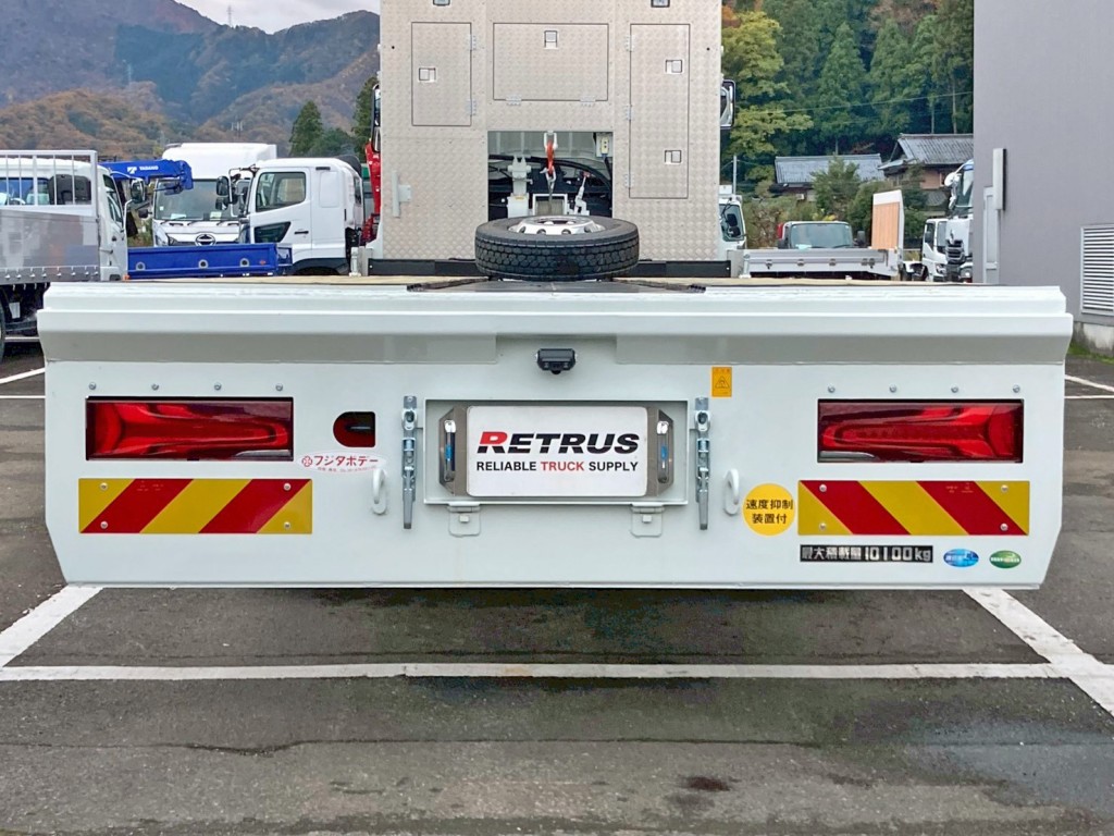 リヤレール中央に歩みを格納できます。|三菱 スーパーグレート 2PG-FV80VYの写真15