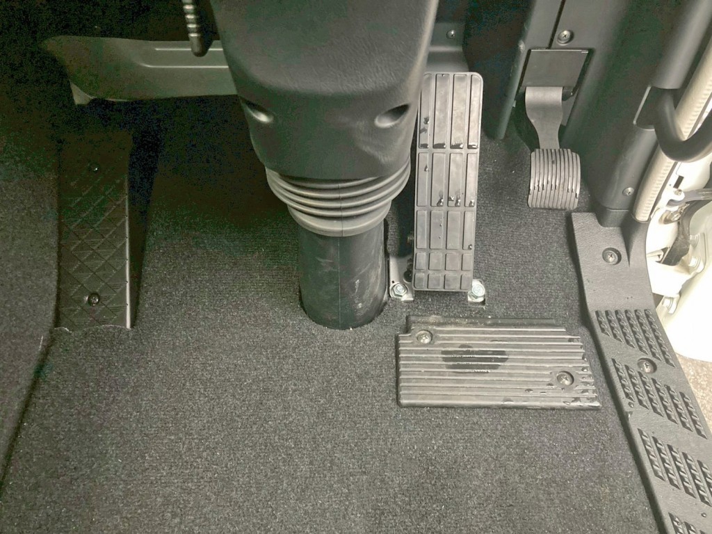 2ペダル仕様です。|三菱 スーパーグレート 2PG-FV80VYの写真23