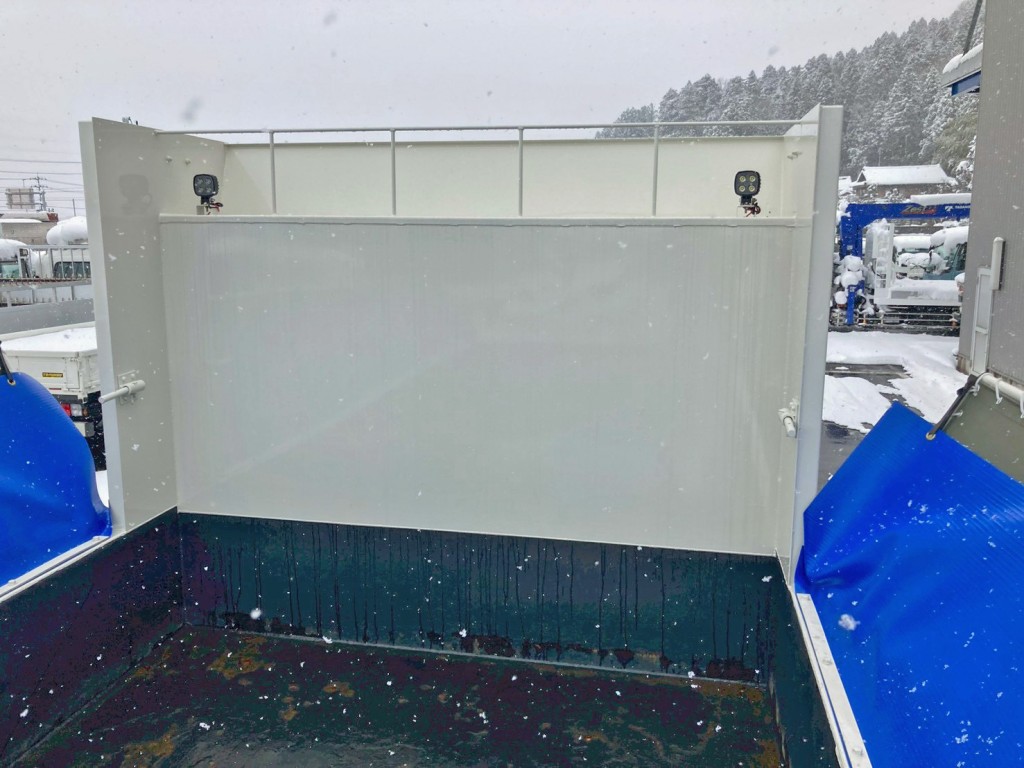 ボディー前方左右にコボレーンストッパーが付いています。|日野 プロフィア QKG-FS1EKDAの写真12