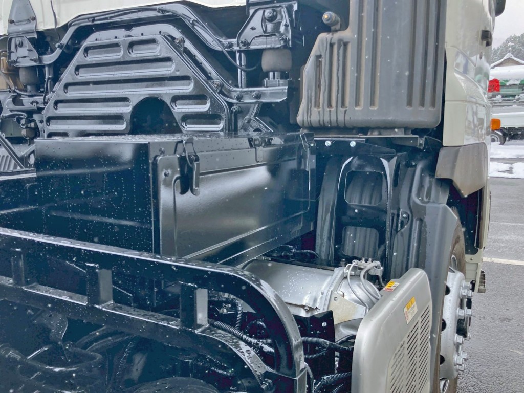 運転席側に工具箱が付いています。|日野 プロフィア QKG-FS1EKDAの写真20