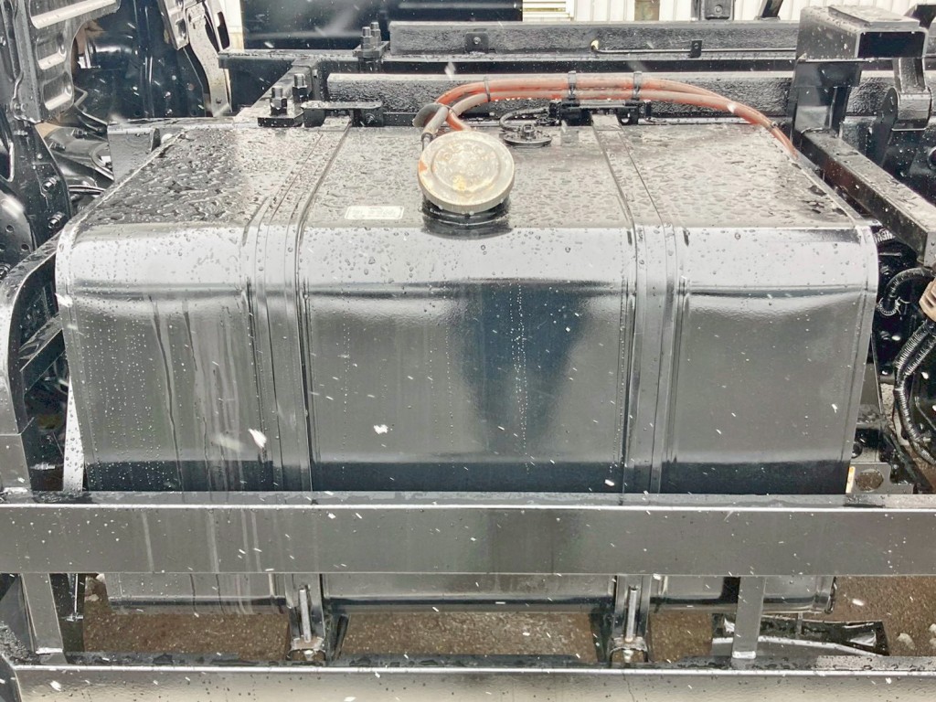 燃料タンクは300Lです。|日野 プロフィア QKG-FS1EKDAの写真27