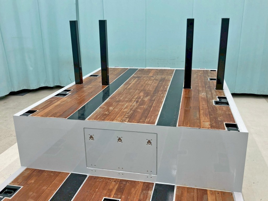 前方は段落ち仕様です。(上段長:3.00mです。)|トレクス PLB34114改の写真11