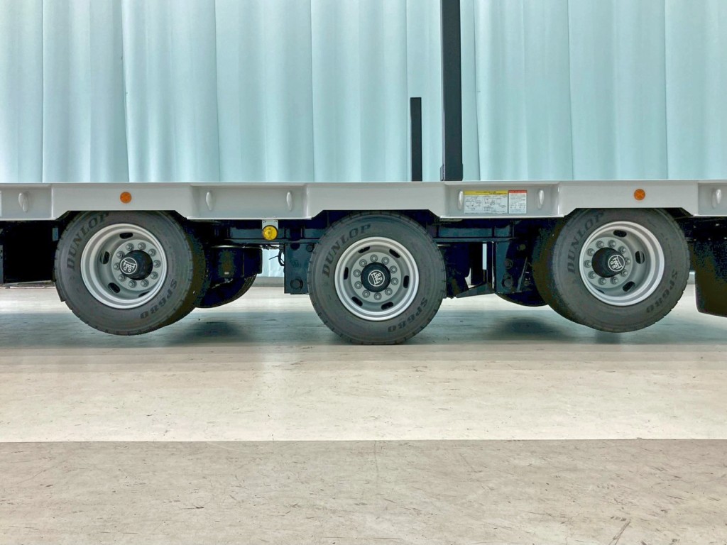 リフトアクスル機能付きです。(1・3軸目がリフトアップします)|トレクス PLB34114改の写真17