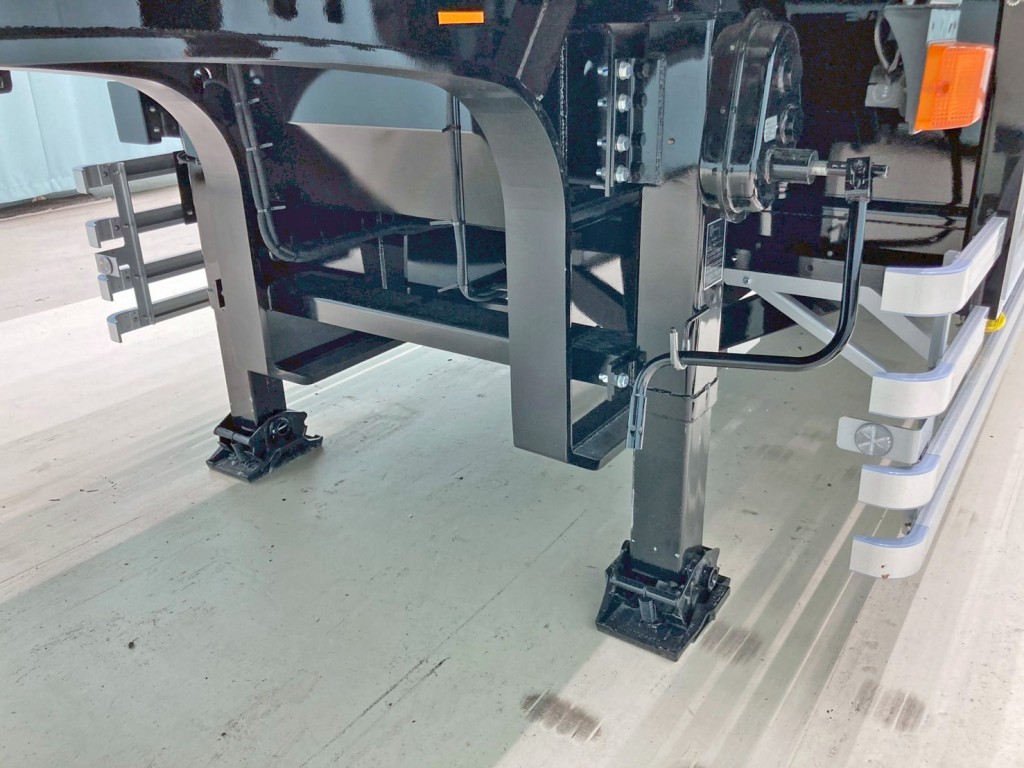 脚は手動式です。|トレクス PLB34114改の写真25