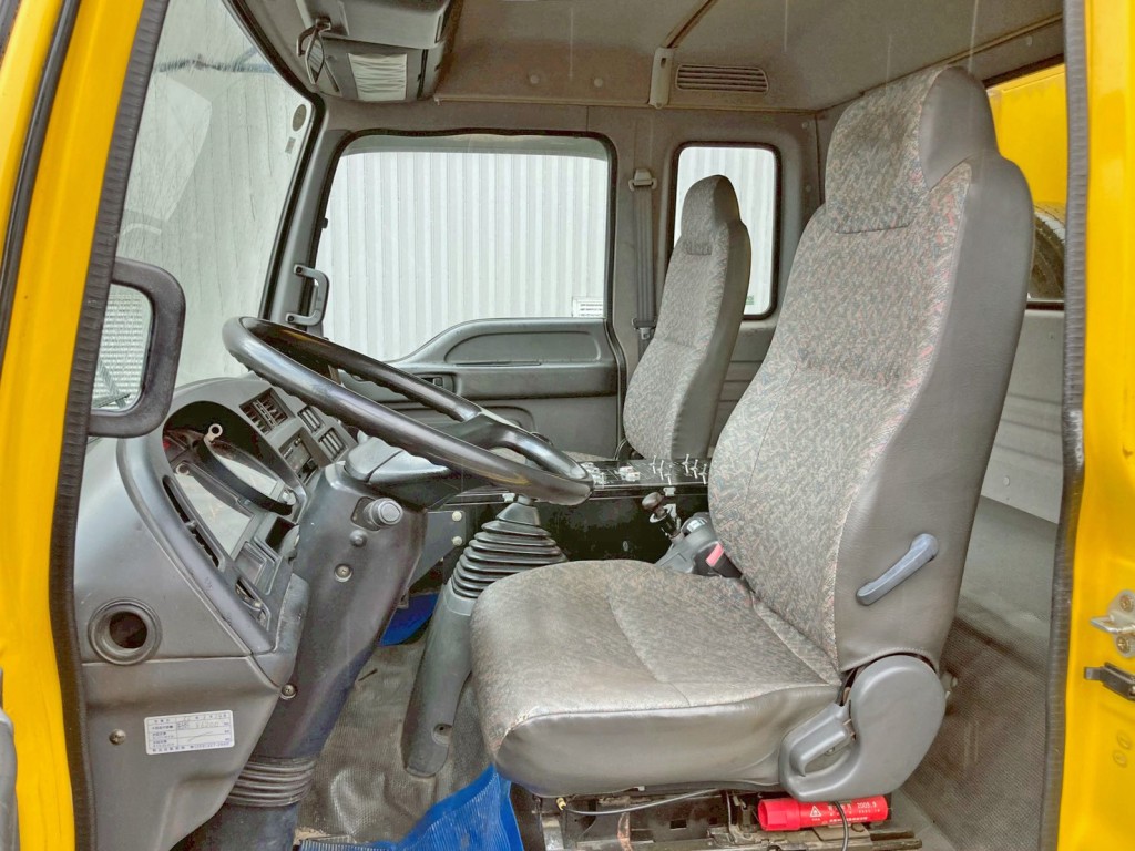 左ハンドル車です。|いすゞ フォワード PA-FRR34D4改(2WD)の写真7