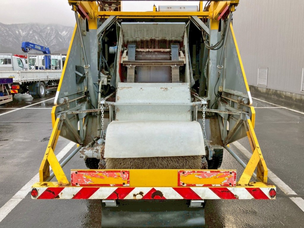 ホッパーを上げた状態です。|いすゞ フォワード PA-FRR34D4改(2WD)の写真21