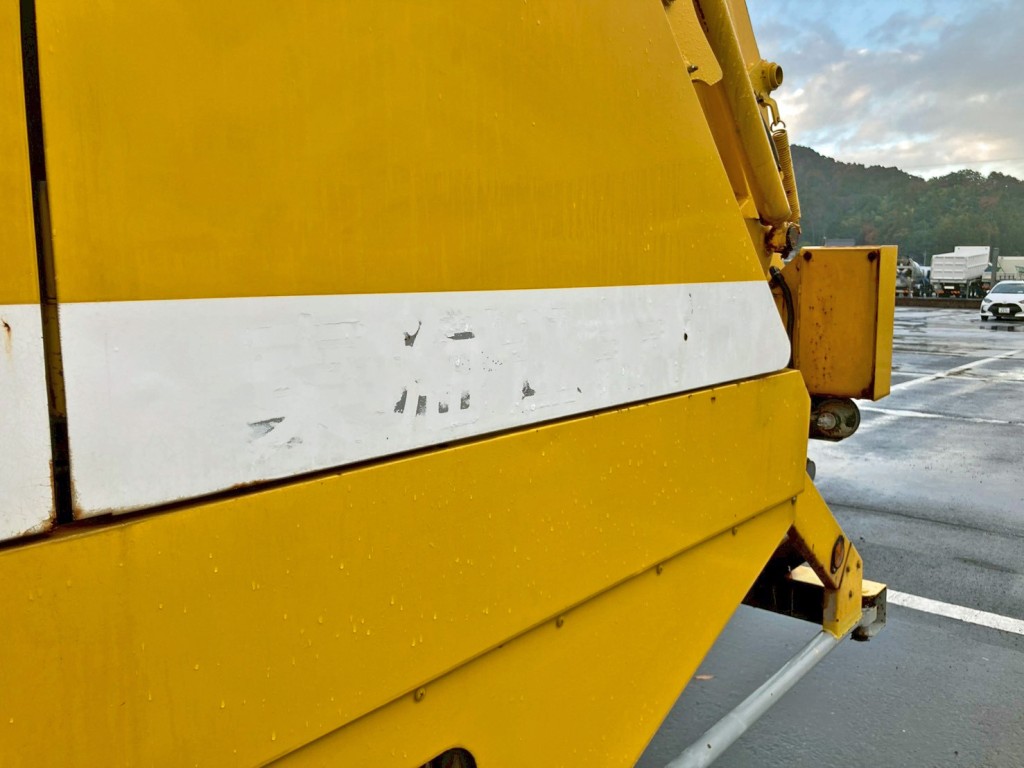 ボディー運転席側後方にシールはがし跡があります。|いすゞ フォワード PA-FRR34D4改(2WD)の写真30