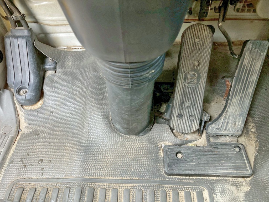 2ペダル仕様です。|いすゞ フォワード PA-FRR34D4改(2WD)の写真46