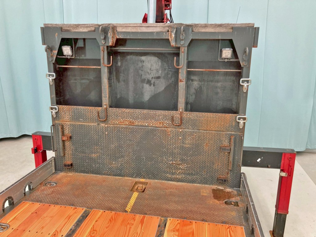 プロテクターにレバーブロック掛け付きの物入れが付いています。|三菱 スーパーグレート 2PG-FV70HZの写真13