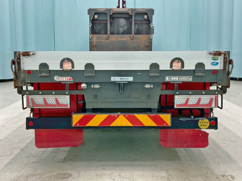 リヤ周りの状態です。(リヤレール中央部に物入れが付いています)|三菱 スーパーグレート 2PG-FV70HZの写真15