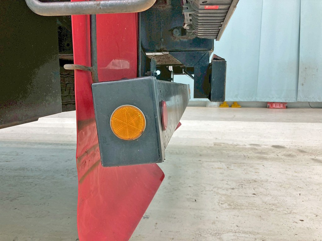 リヤバンパーに曲がりがあります。|三菱 スーパーグレート 2PG-FV70HZの写真17