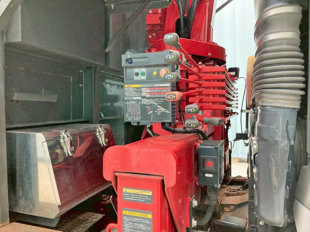 クレーンの操作レバーです。|三菱 スーパーグレート 2PG-FV70HZの写真26