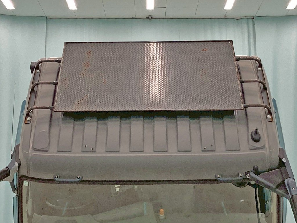 ルーフに足場が付いています。|三菱 スーパーグレート 2PG-FV70HZの写真37