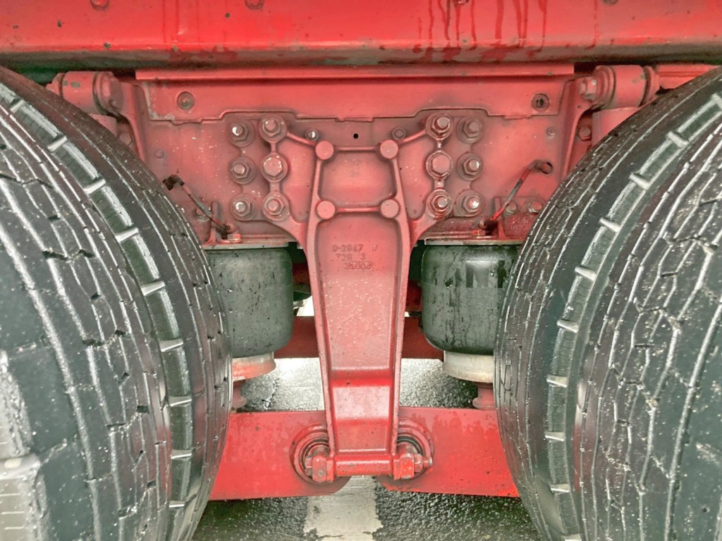 エアサスです。|いすゞ ギガ QKG-CYJ77Aの写真5