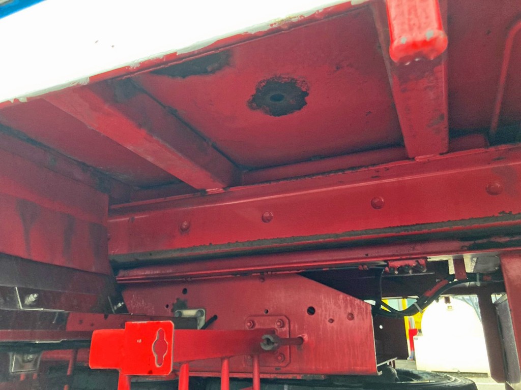 シャーシとネタの状態です。(縦ネタ・横ネタは鉄製です)|いすゞ ギガ QKG-CYJ77Aの写真6