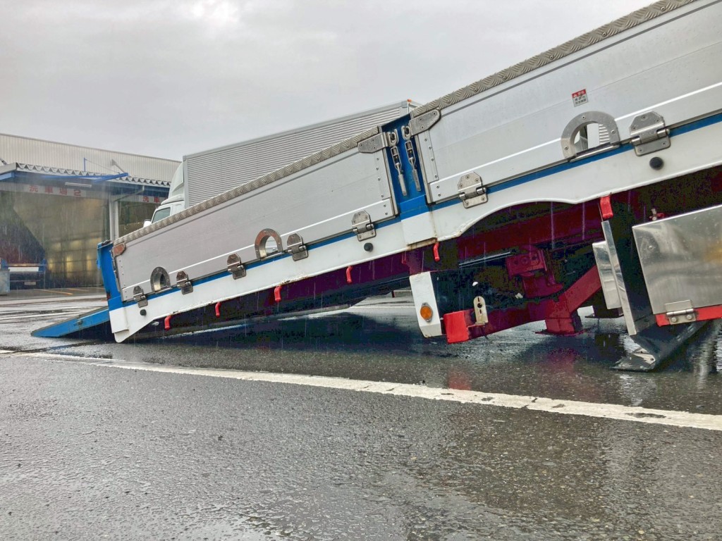 いすゞ ギガ QKG-CYJ77Aの写真29