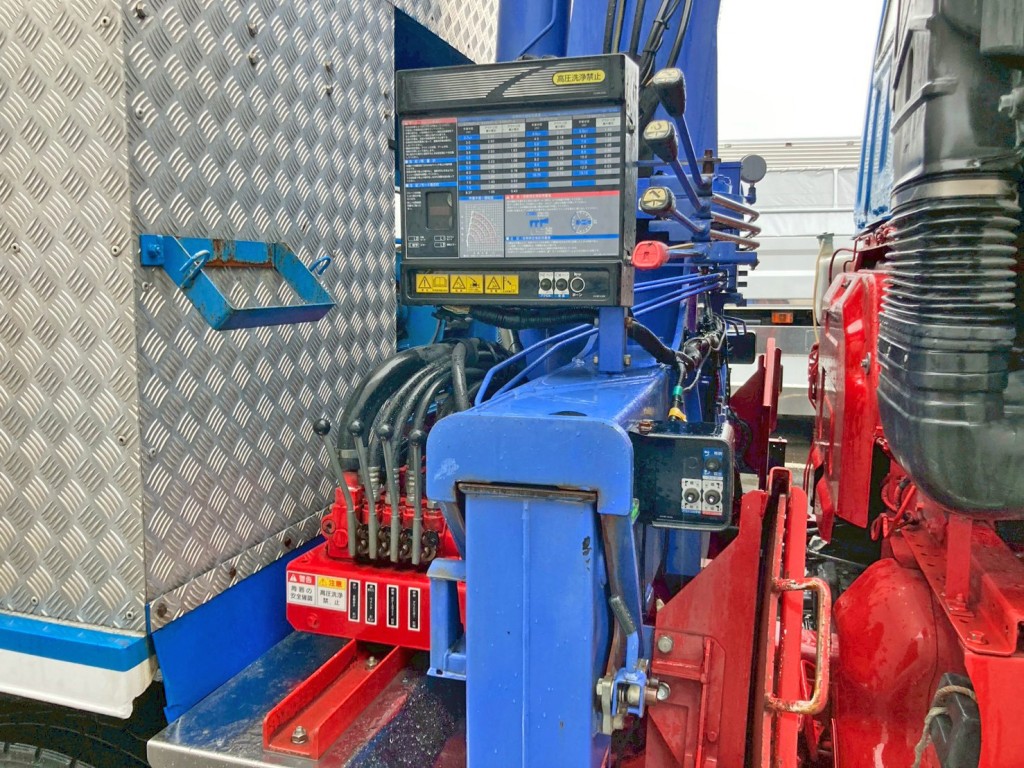 クレーンの操作レバーです。|いすゞ ギガ QKG-CYJ77Aの写真42