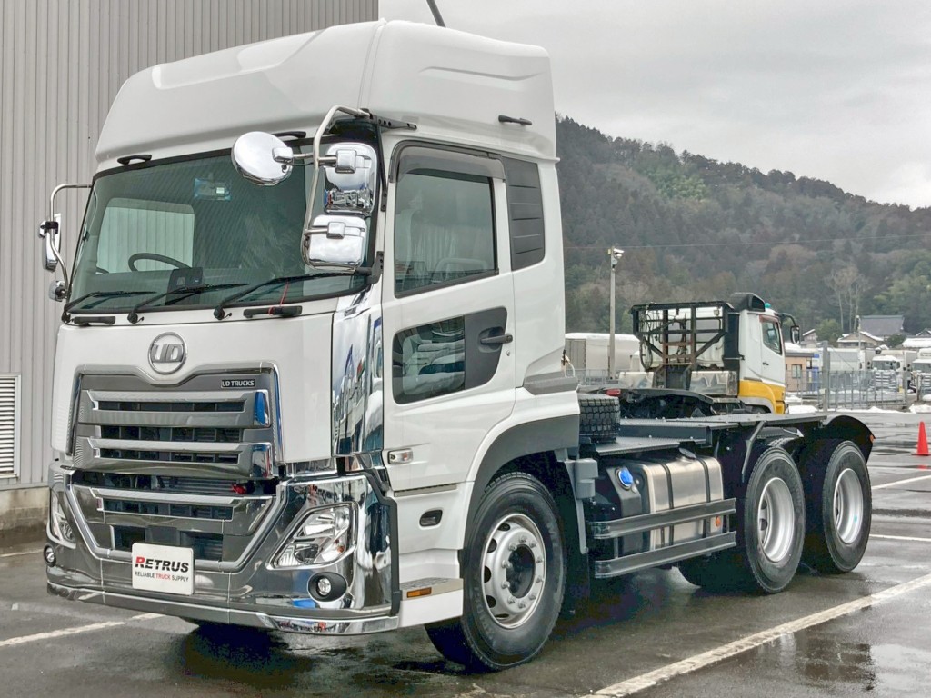 フロント周り、メッキパーツで飾っています。|UDトラックス クオン 2DG-GW6ELHの写真1