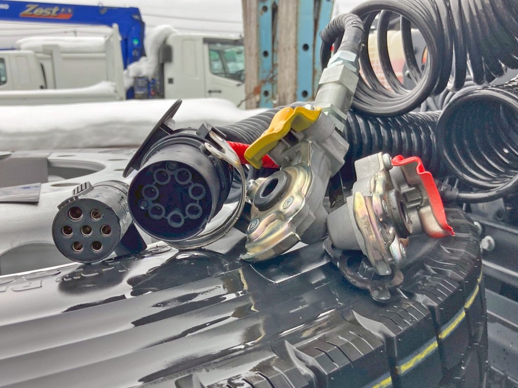 接続コネクターです。|UDトラックス クオン 2DG-GW6ELHの写真10