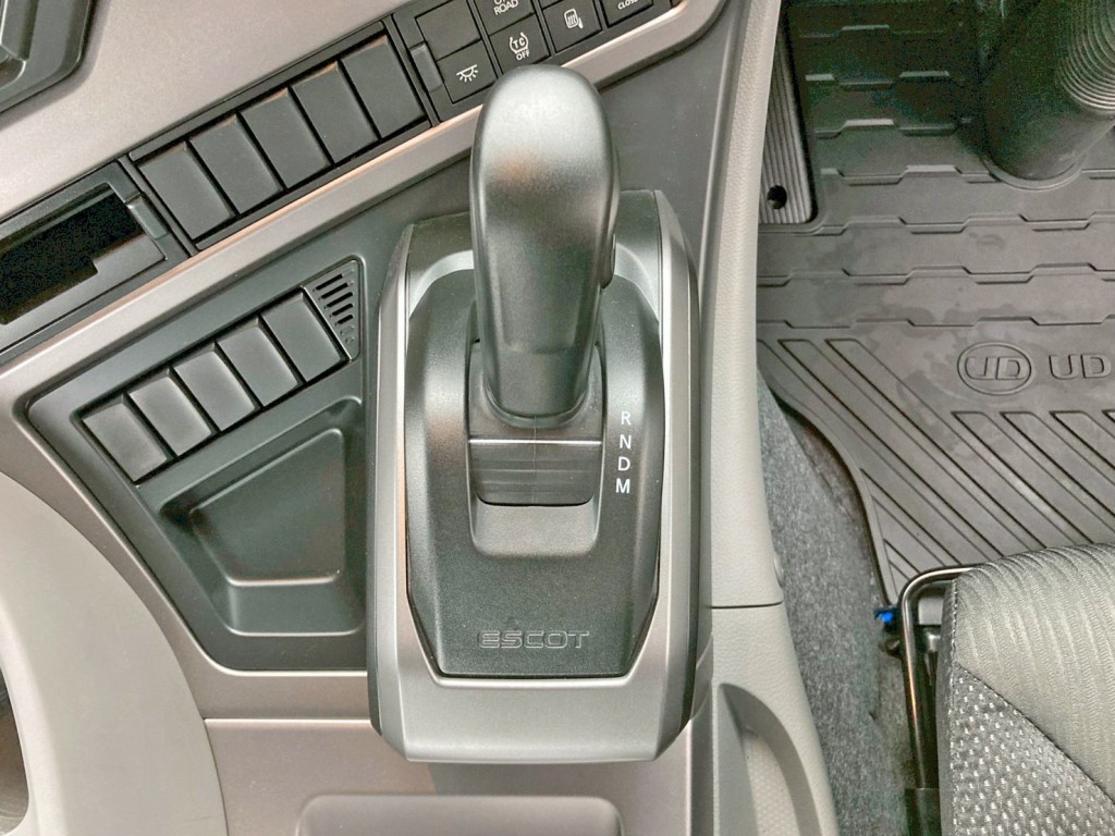 エスコットⅥです。|UDトラックス クオン 2DG-GW6ELHの写真17