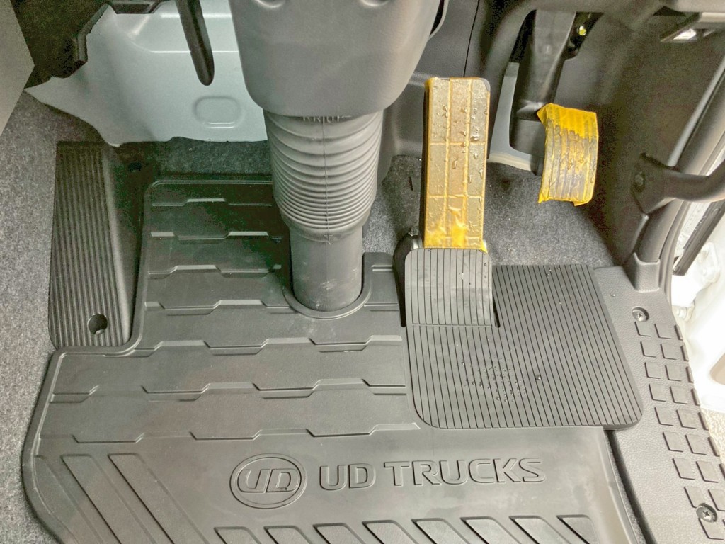 2ペダル仕様です。|UDトラックス クオン 2DG-GW6ELHの写真18