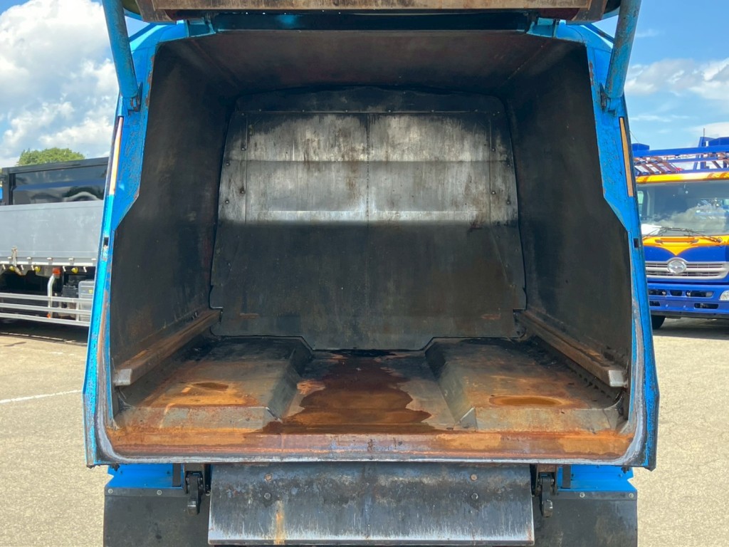 タンク内部の状態です。|日野 レンジャー 2KG-FC2ABA(2WD)の写真12