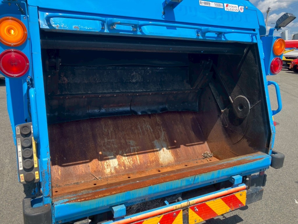 積み込み方式はプレス式です。|日野 レンジャー 2KG-FC2ABA(2WD)の写真18