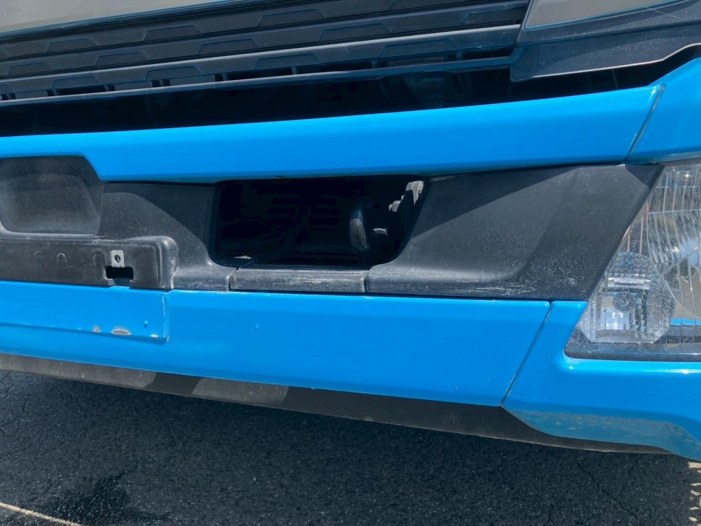 フロントバンパーにキズがあります。|日野 レンジャー 2KG-FC2ABA(2WD)の写真23