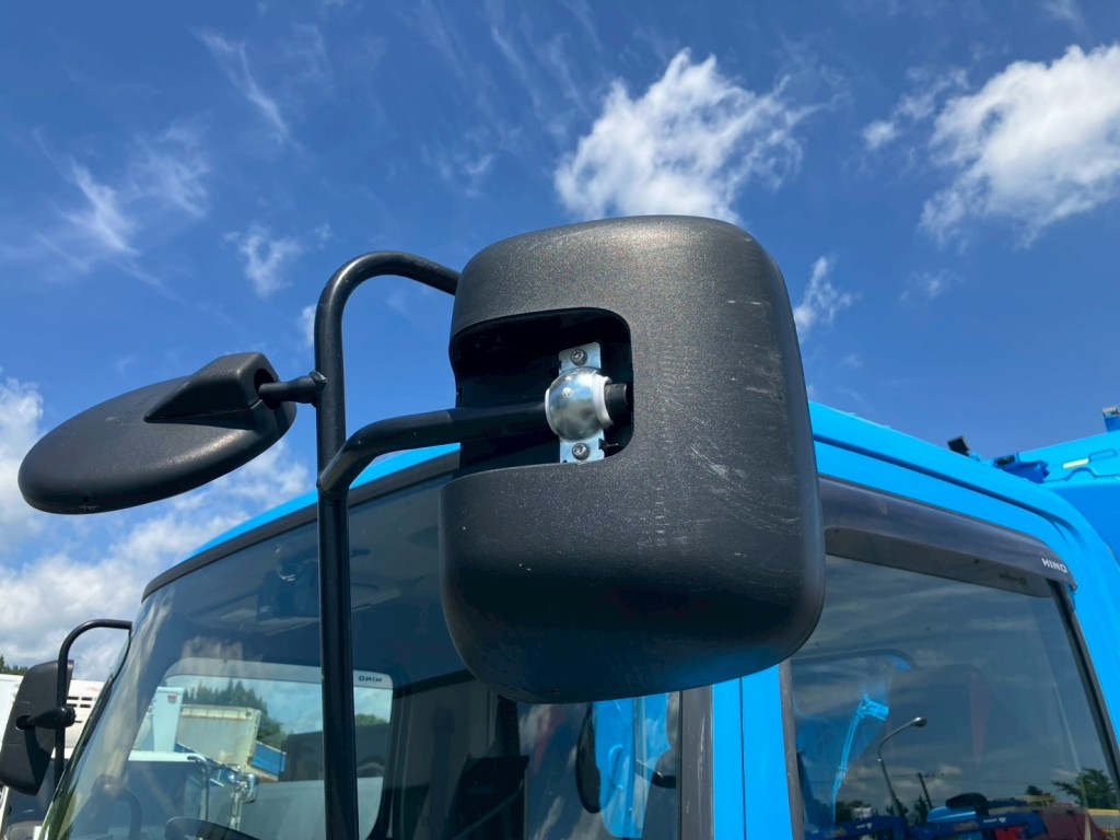 助手席側ミラー取付部カバーが欠品しています。|日野 レンジャー 2KG-FC2ABA(2WD)の写真25