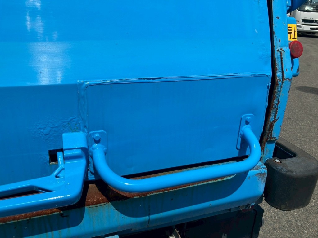 リヤシャッターに補修跡があります。|日野 レンジャー 2KG-FC2ABA(2WD)の写真41