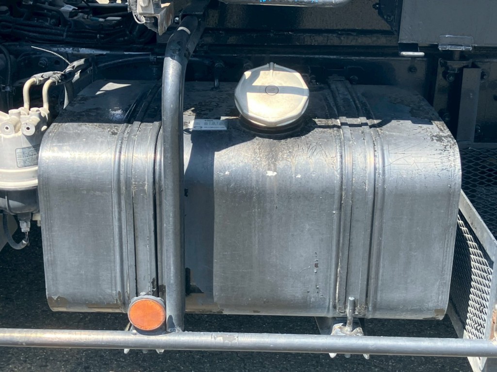 燃料タンクは100Lです。|日野 レンジャー 2KG-FC2ABA(2WD)の写真48