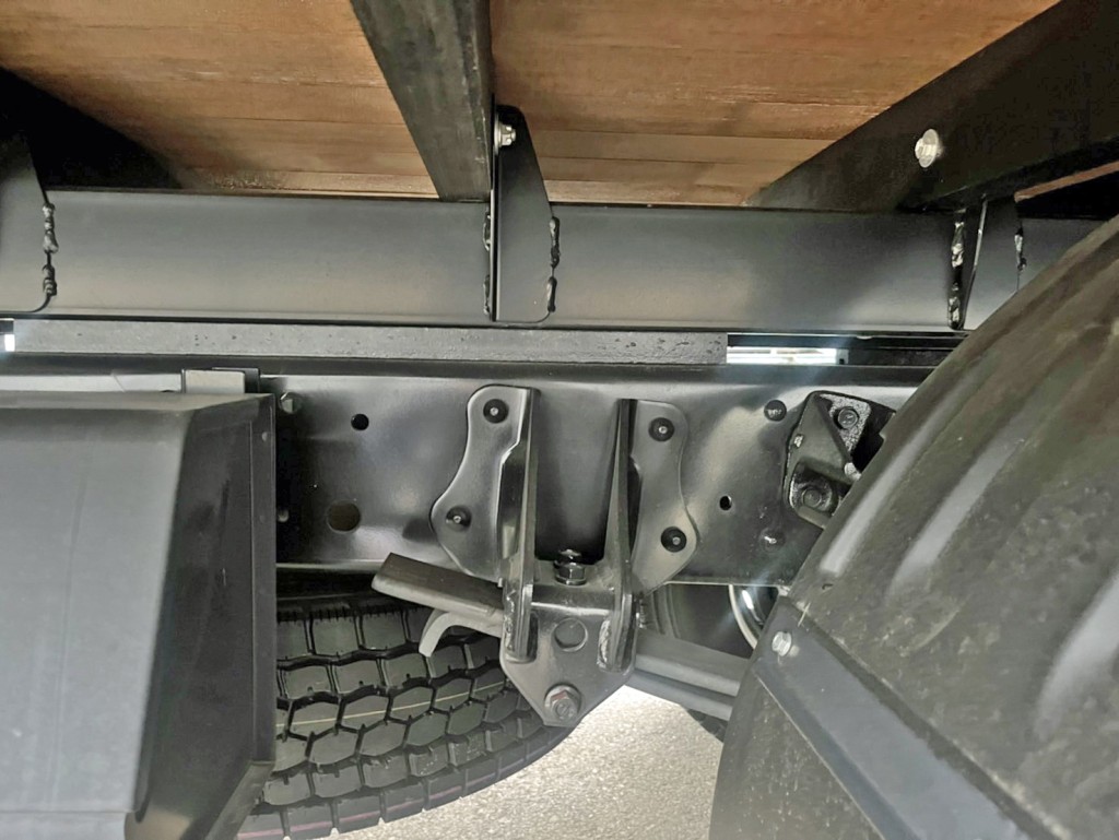 リーフサスです。|日野 レンジャー 2PG-FD2ABA(2WD)の写真5